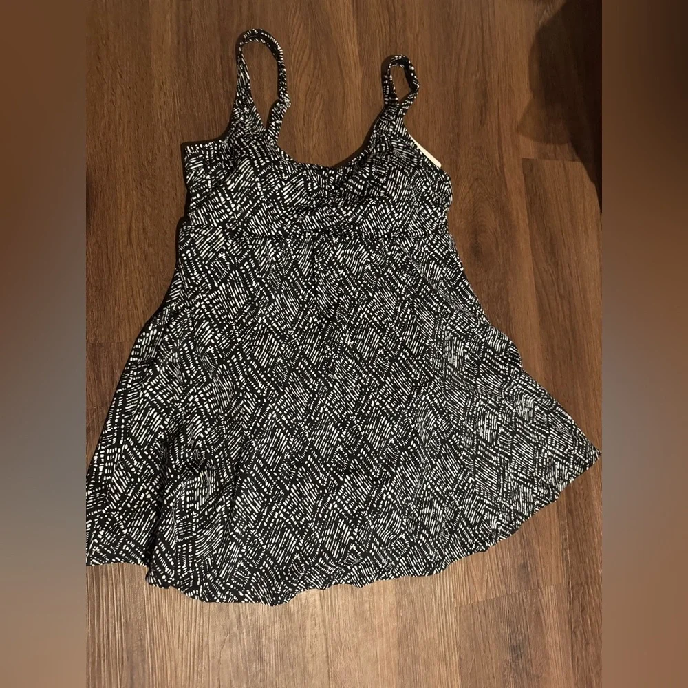 Swim Solutions Black and White Swimwear - Picture 4 of 7